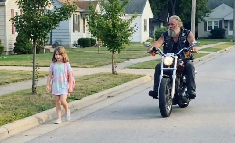 Ich konfrontierte den Biker, der meiner Tochter jeden Tag von der Schule nach Hause folgte!